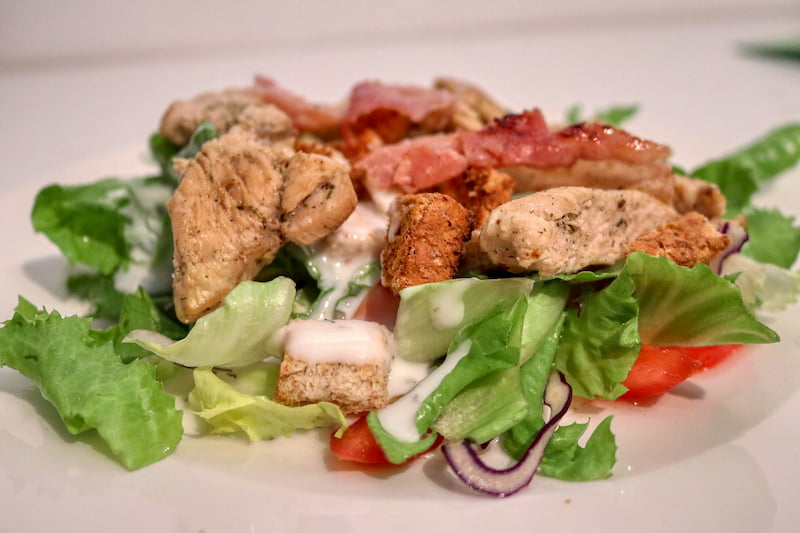 ensaladas con proteína - nutrición para tu juego de golf