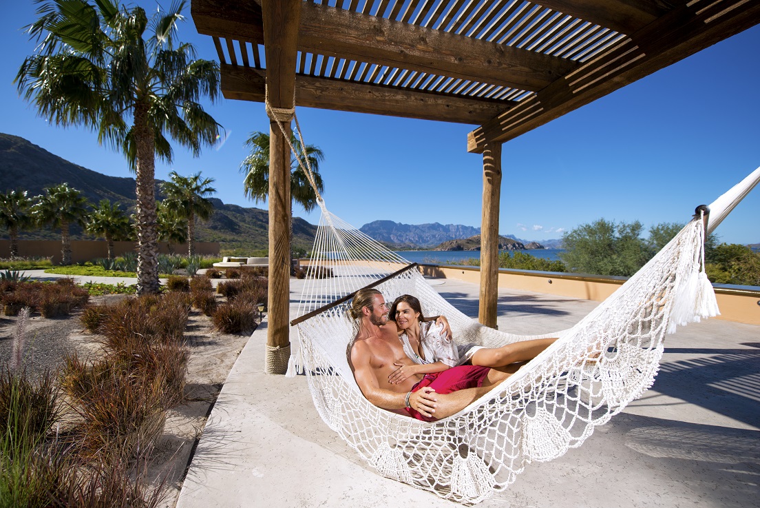 Pareja de vacaciones en Hotel Villa del Palmar en Loreto