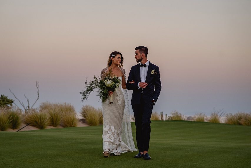 wedding photoshoot on the 17th hole at TPC Danzante Bay