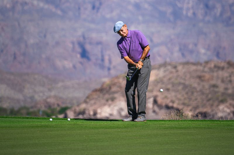 jugar golf desde una ladera