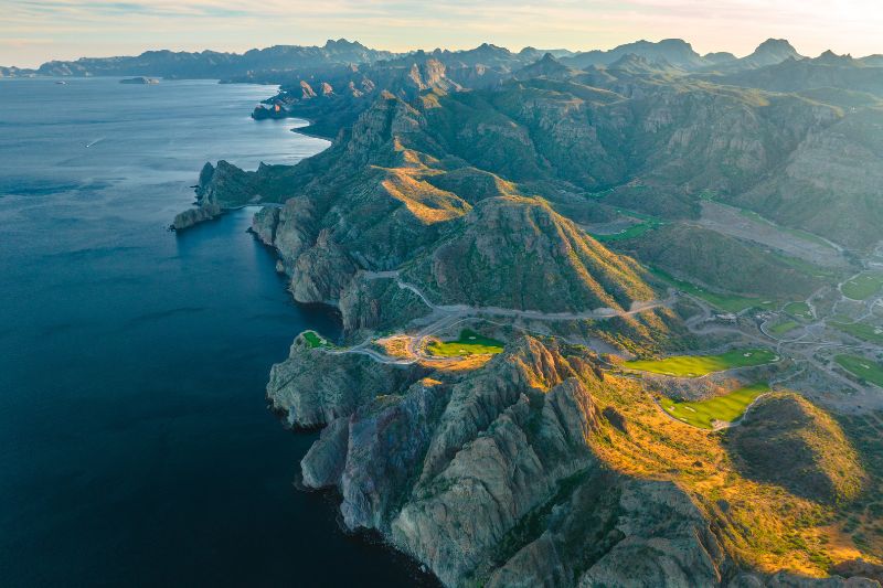 tpc danzante bay con fondo de sierra la giganta en loreto baja sur