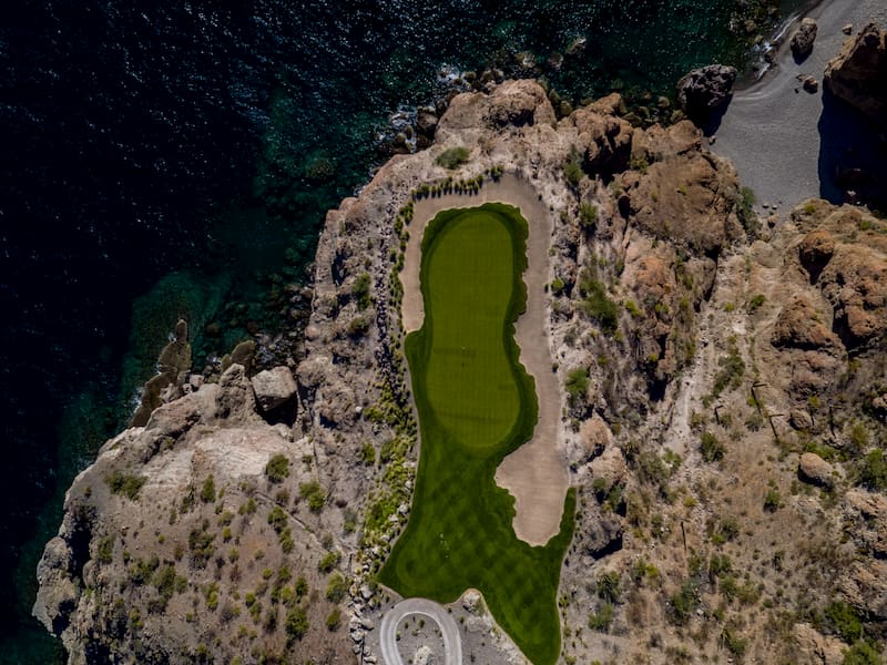 Vista aérea del hoyo 17 en TPC Danzante Bay por Joann Dost