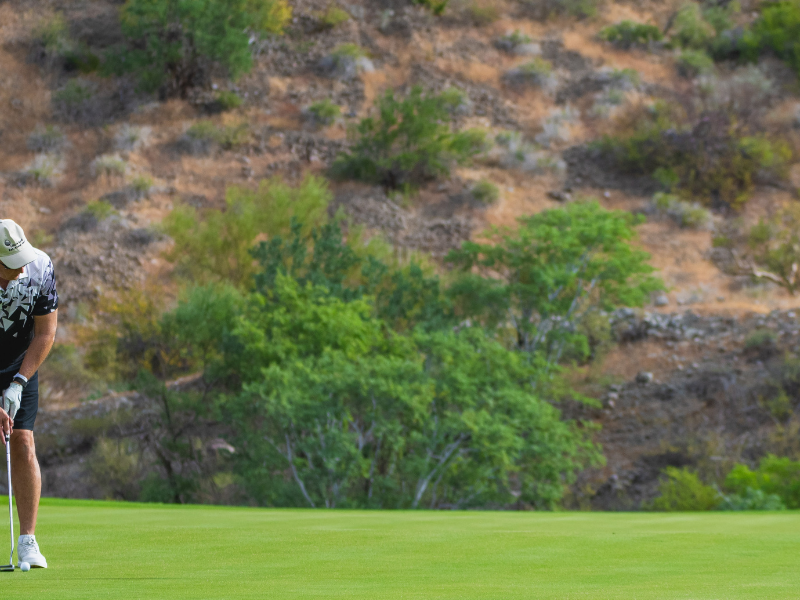 How to Properly Grip a Golf Club