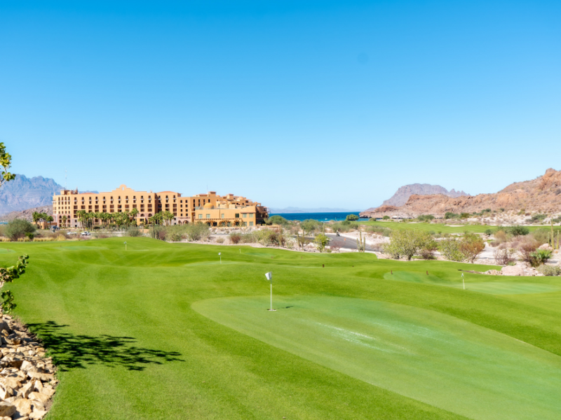 Planning a Golf Vacation with a Non-Golfer? Here's What to Look For
