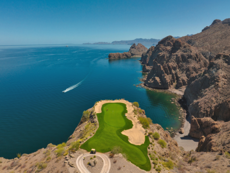 Playing Golf Near the Ocean: Tips for Windy Conditions